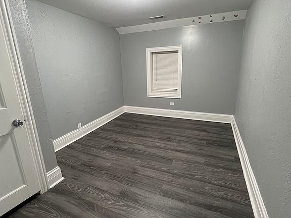 3rd image of 415 E Chicago Ave #2