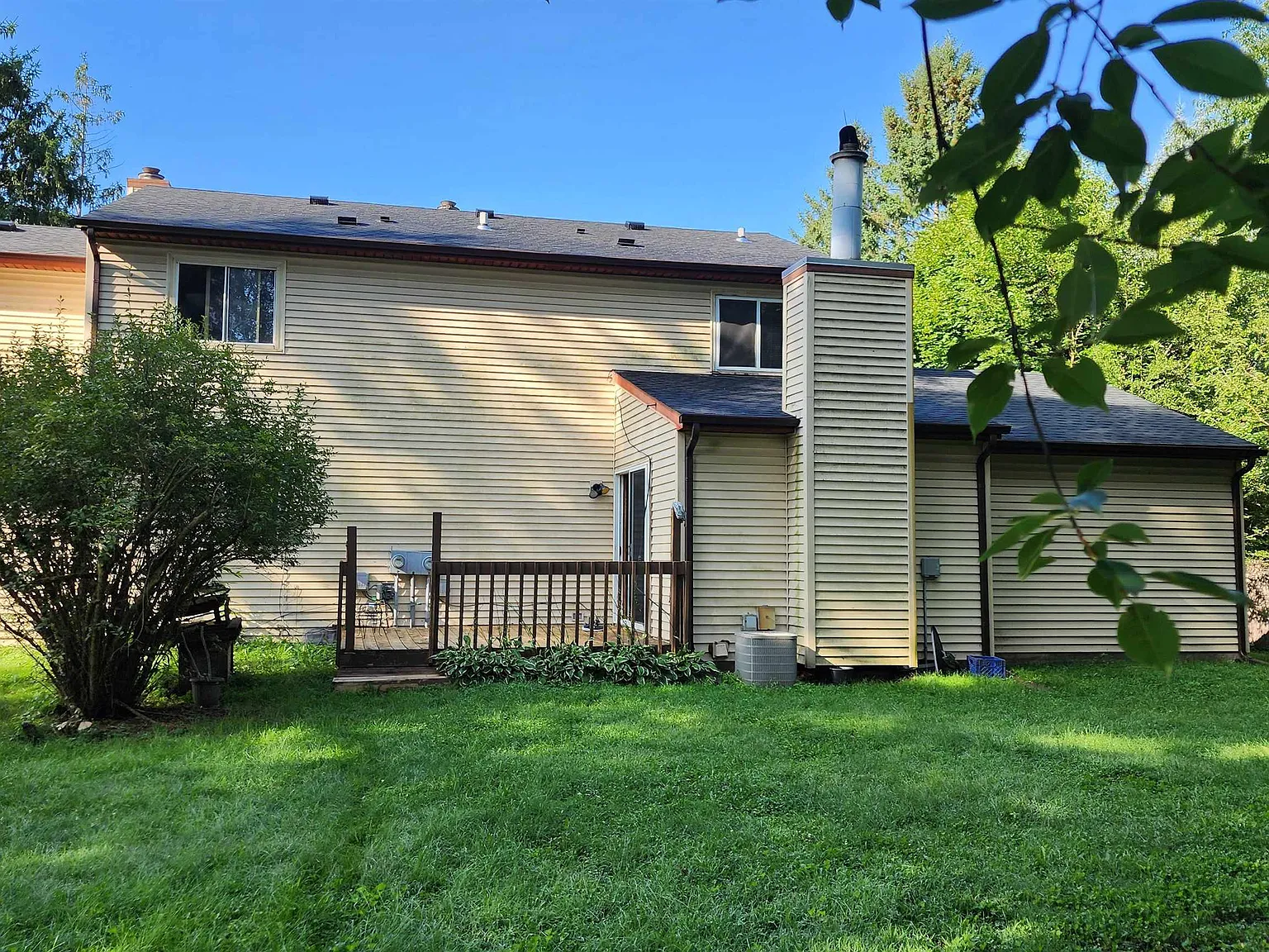 3 bed, 1.5 bath, 1270 sqft, $2,500 — Photo 3