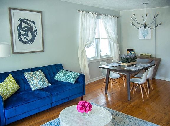 2nd image of 2212 N Leavitt St #2