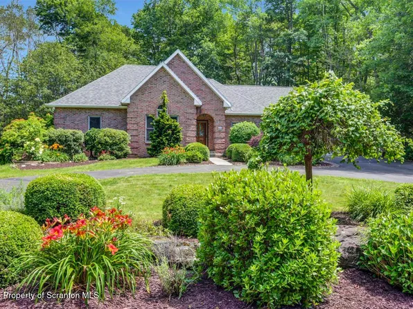 29 Covington Lake Dr, Covington Township, PA 18424