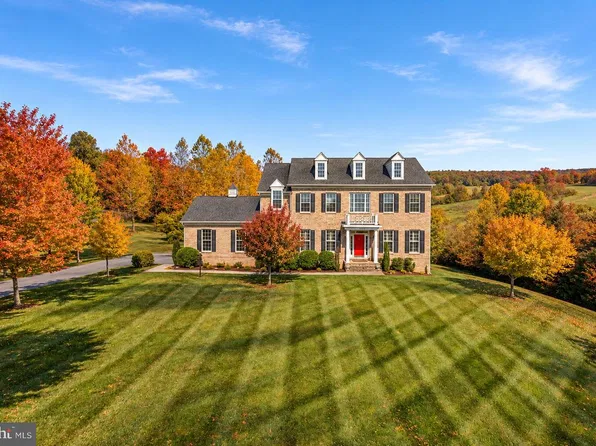 35124 Greyfriar Dr, Round Hill, VA 20141
