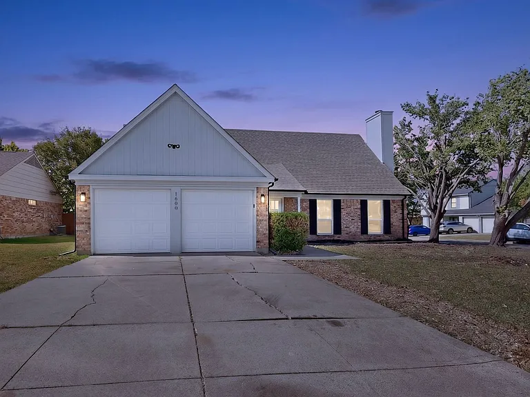 1600 Crimson Ct — Photo 3