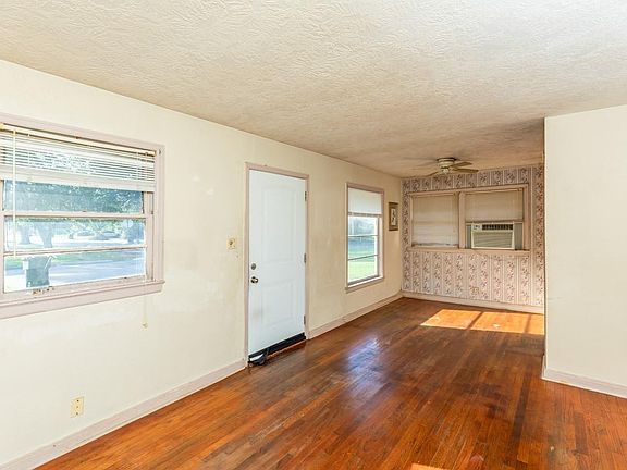 4th image of 5270 Spencer Dr
