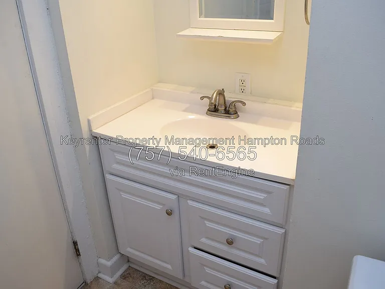 857 W 41st St — Photo 39