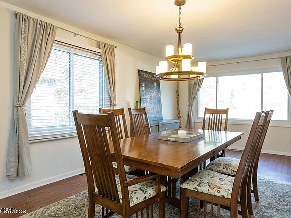 Image 5: 05_9552UnionPierRd_369001_DiningRoom_Low