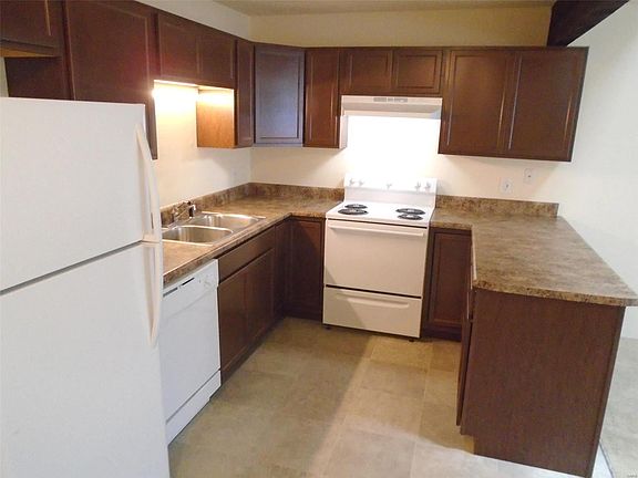 5th image of 822 White Oak Dr APT 1
