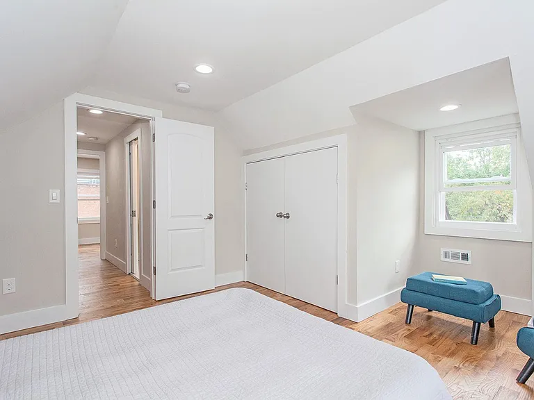 2389 3rd St — Photo 20