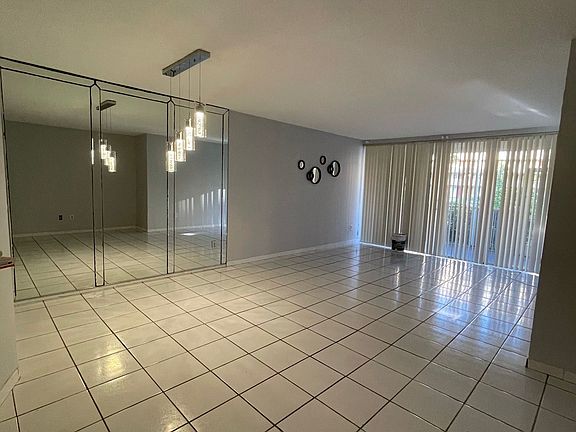 3rd image of 1770 NE 191st St APT 114