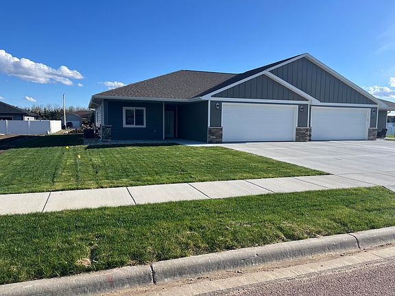 2nd image of 2825 Cottonwood Cir