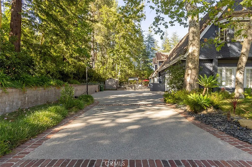 6 bed, 7281 sqft, $28,000 — Photo 4