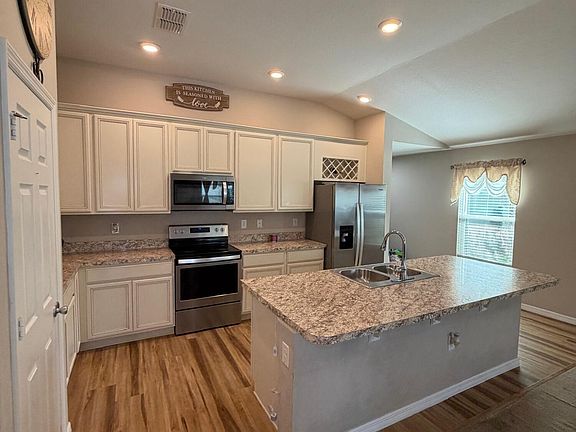 3rd image of 5670 NW Pine Trail Circle