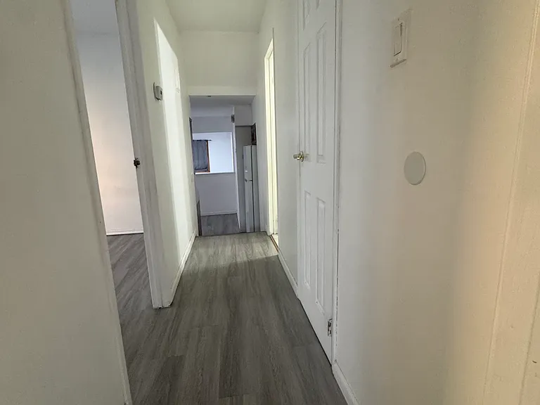 27 Laredo Ave #1F — Photo 5