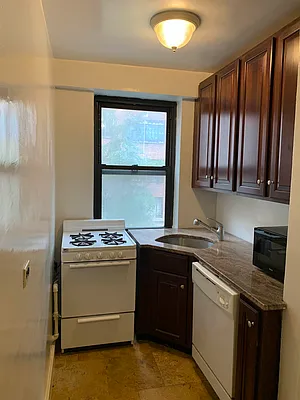 Rented by Bond New York | media 4