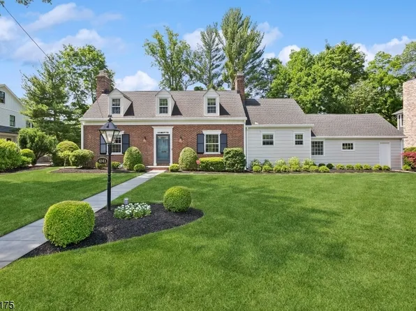 1041 Wychwood Rd, Westfield Town, NJ 07090