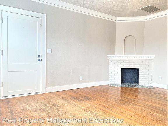 3rd image of 723 Culbertson Dr APT 4