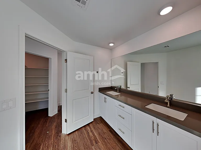 3352 Blodwen St — Photo 11