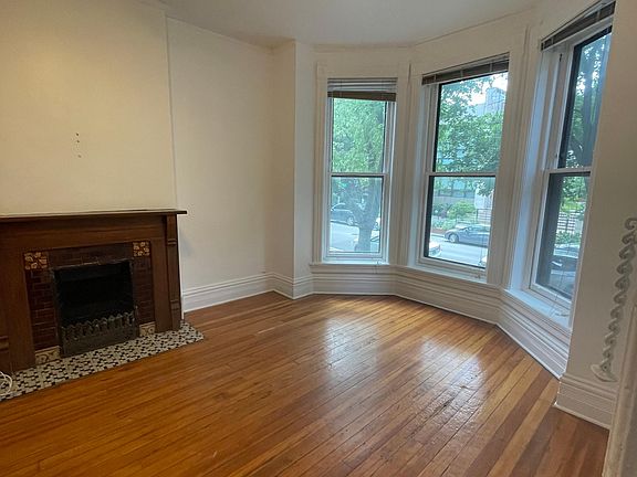 3rd image of 1863 N Leavitt St Unit 1