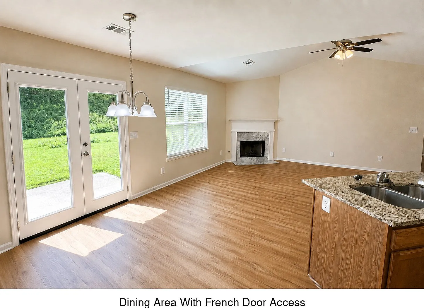 3 bed, 2.0 bath, 1383 sqft, $2,000 — Photo 4