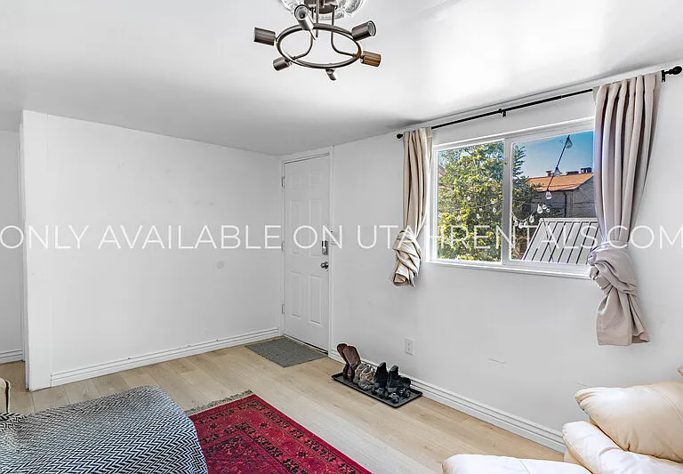 537 E 200 N Private Dm #1 — Photo 7