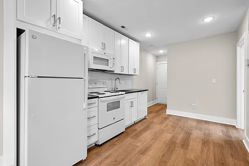 5811 Field Pl NE Photo 1