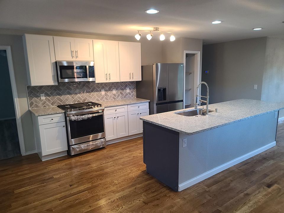 1st image of 262 Esmeralda Dr