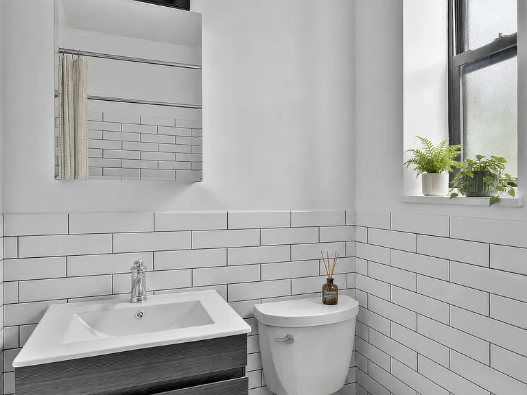 122 Willoughby Ave #3 — Photo 6