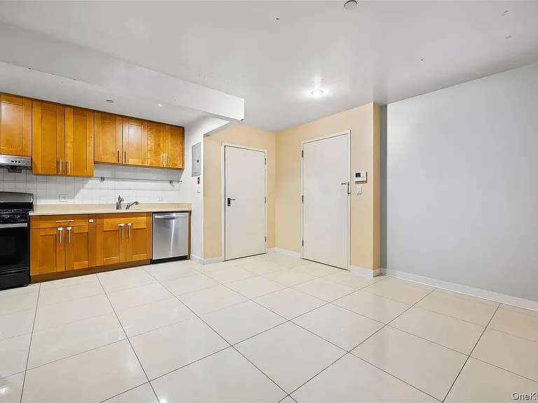 10607 Northern Blvd #5B — Photo 2