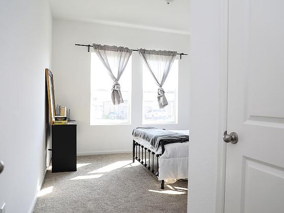 5th image of 1150 Lycaste Dr