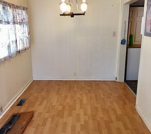 4th image of 715 Sunset Dr
