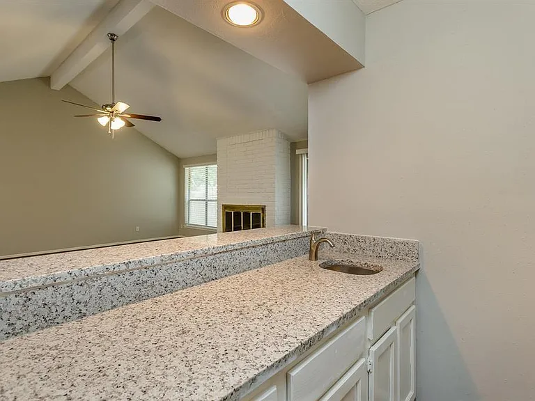 2715 Colony Dr — Photo 11