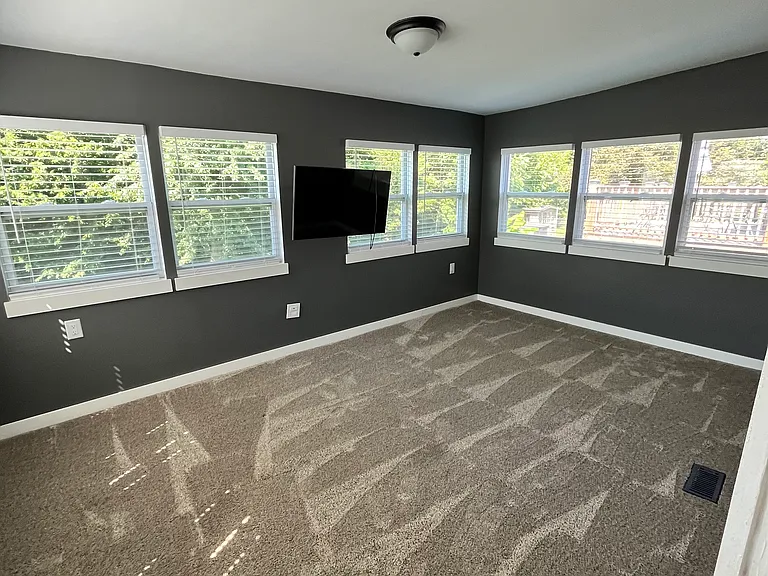 990 Vine St — Photo 13