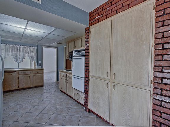 3rd image of 10919 W Roundelay Cir