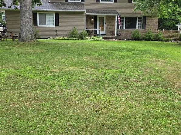 8124 Thornhurst Dr, North Royalton, OH 44133