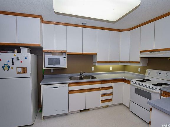 5th image of 446 Perehudoff Cres