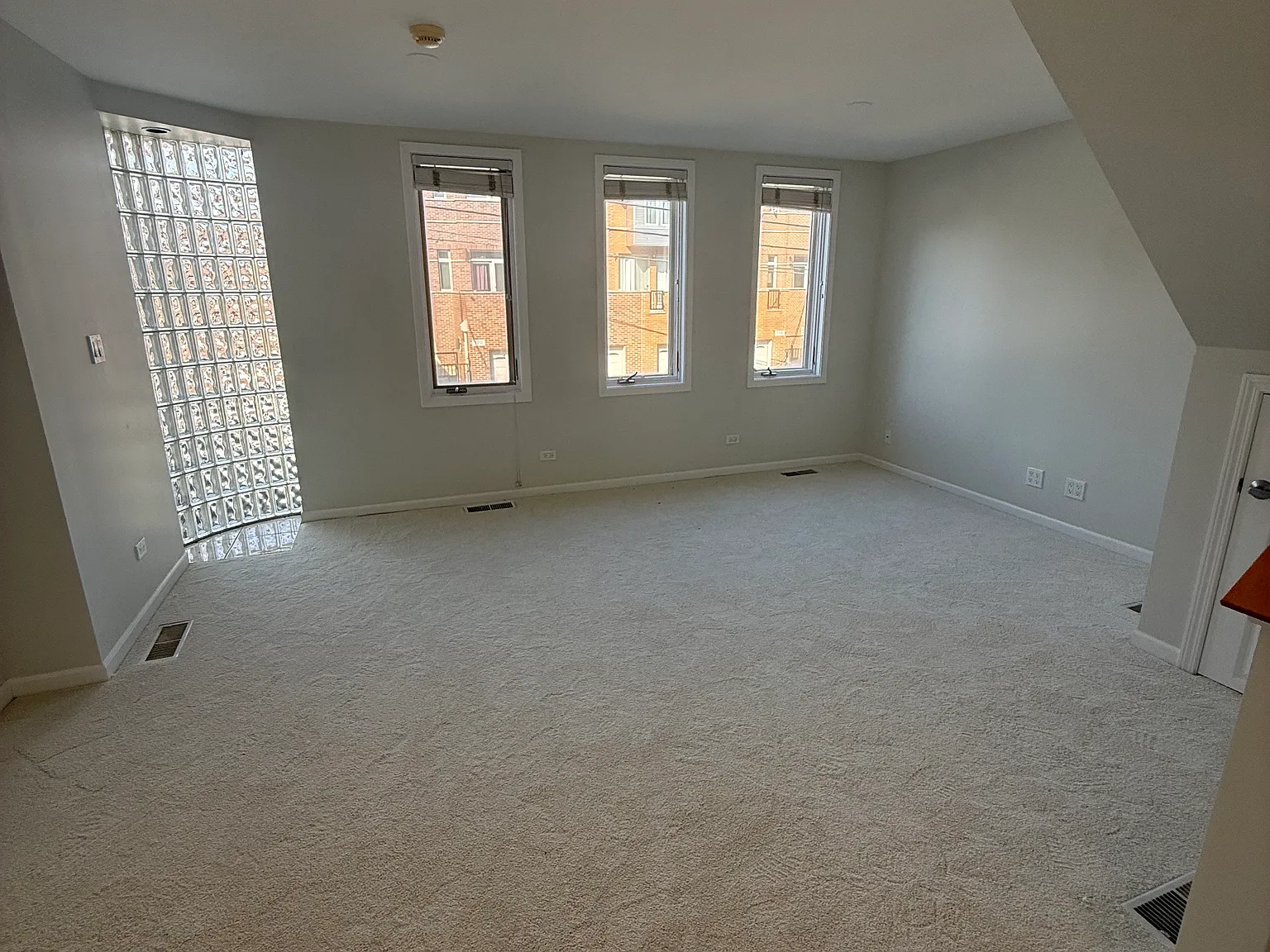 3 bed, 2.5 bath, 1418 sqft, $2,950 — Photo 4