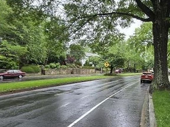 Exterior Neighborhood (street photo)