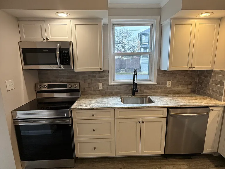 1901 Huddle St — Photo 5