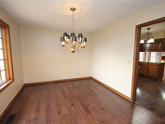 5th image of 36 Lambourn Dr