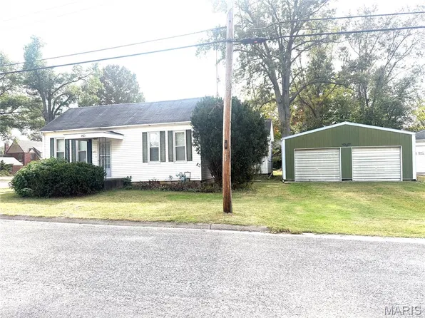 482 E Walnut St, Nashville, IL 62263