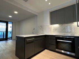 300 W 30th St