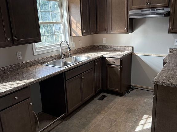 5th image of 2108 Richmond Ave