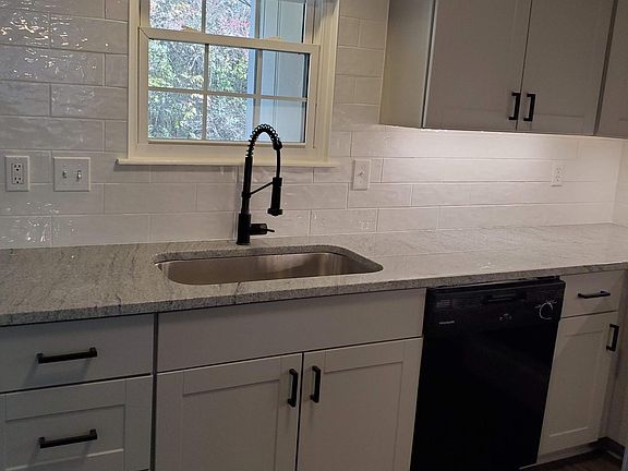 Kitchen - Newly installed under cabinet lighting!