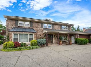 214 N Elmhurst Rd, Prospect Heights, IL 60070