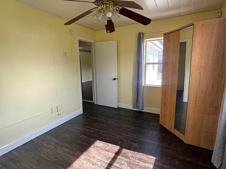 328 Urquhart St — Photo 19