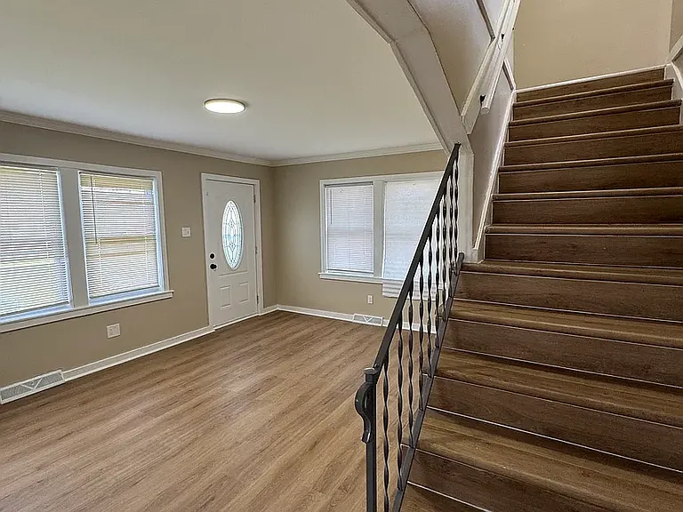 15400 Merrill Ave — Photo 3