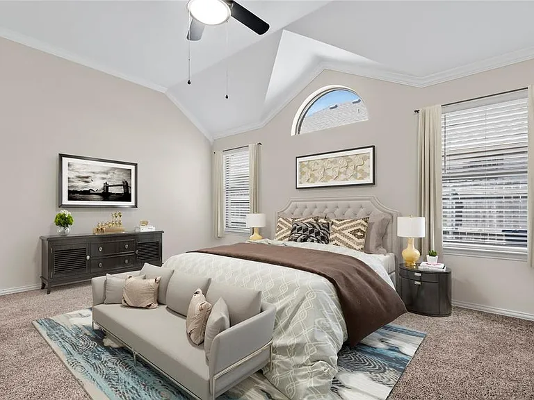 2356 Aurora Dr — Photo 2