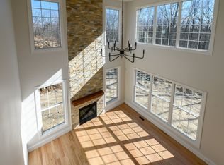 11 Pumpkin Grove, East Lyme, CT 06333