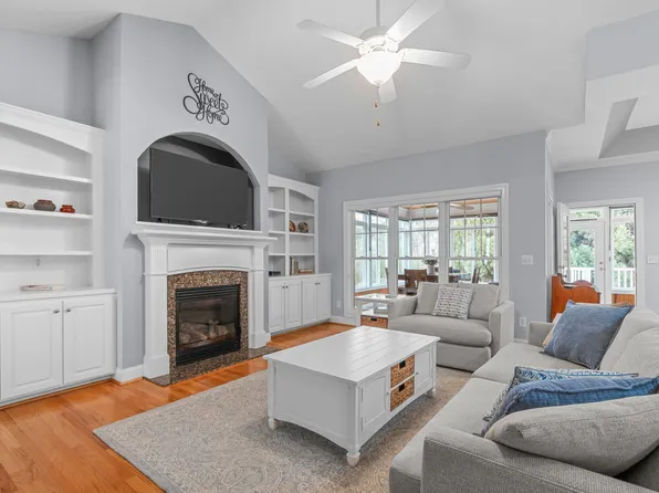 1132 Crystalwater Dr, Fuquay Varina, NC 27526