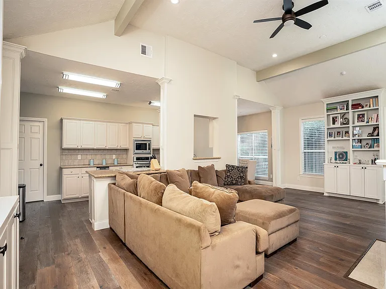8915 Wallington Dr — Photo 20