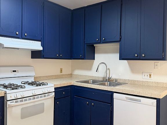 4th image of 844-850 Chalcedony St #846